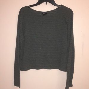 Dark grey tee, striped